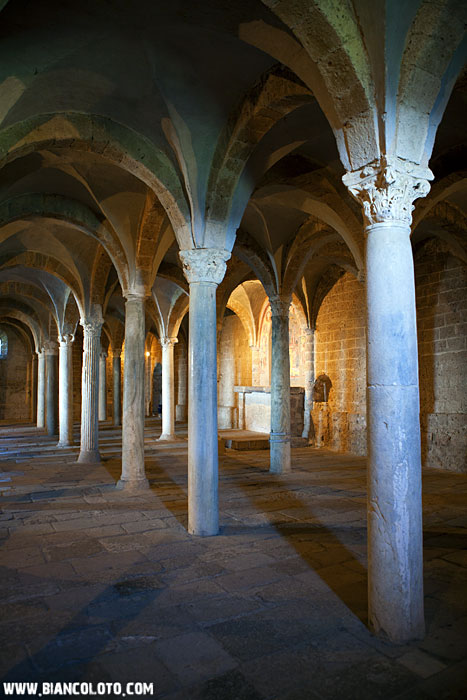 Церковь Сан-Пьетро. Крипта. Тускания