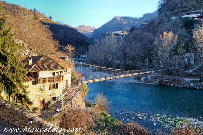 Убьяле  Кланеццо (Ubiale Clanezzo): древний борго