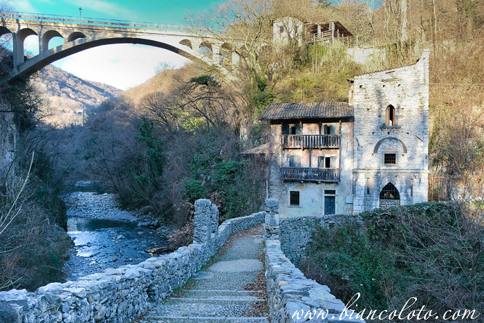 Старый дом в Убьяле  Кланеццо (Ubiale Clanezzo)