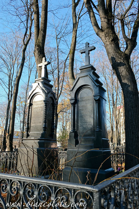 Надгробие Эйнем