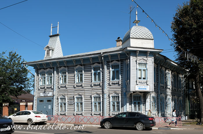 Жилой дом на углу