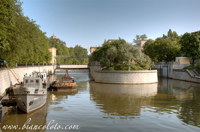 Вдоль Яузы, Москва
