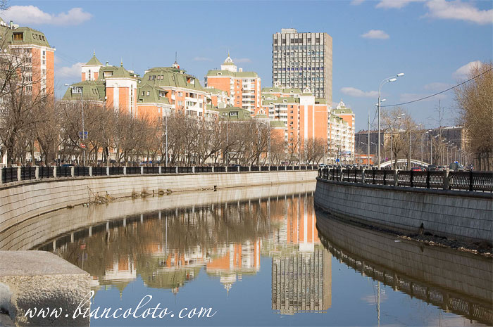 Вдоль Яузы, Москва
