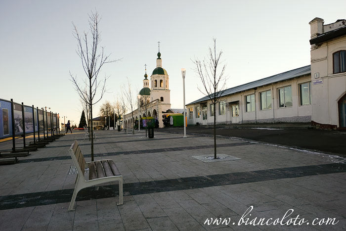 Гостиный двор и церковь Троицы